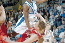 赛季大势分析：谁会成为最终的总冠军？，赛季最终排名前几的队伍可以进入总决赛