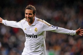 北京首钢迎来新助力 赵睿训练激励球队，首钢赵炬