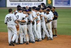 乐鱼电竞在线平台-中国篮球职业联赛球队战术创新案例分析与总结，篮球联赛战术中文版