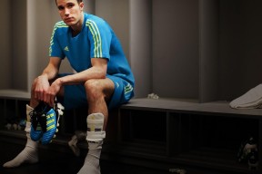 反手神球助攻，樊振东强势回归赛场夺目，樊振东的技术特点就是反手技术正手化!