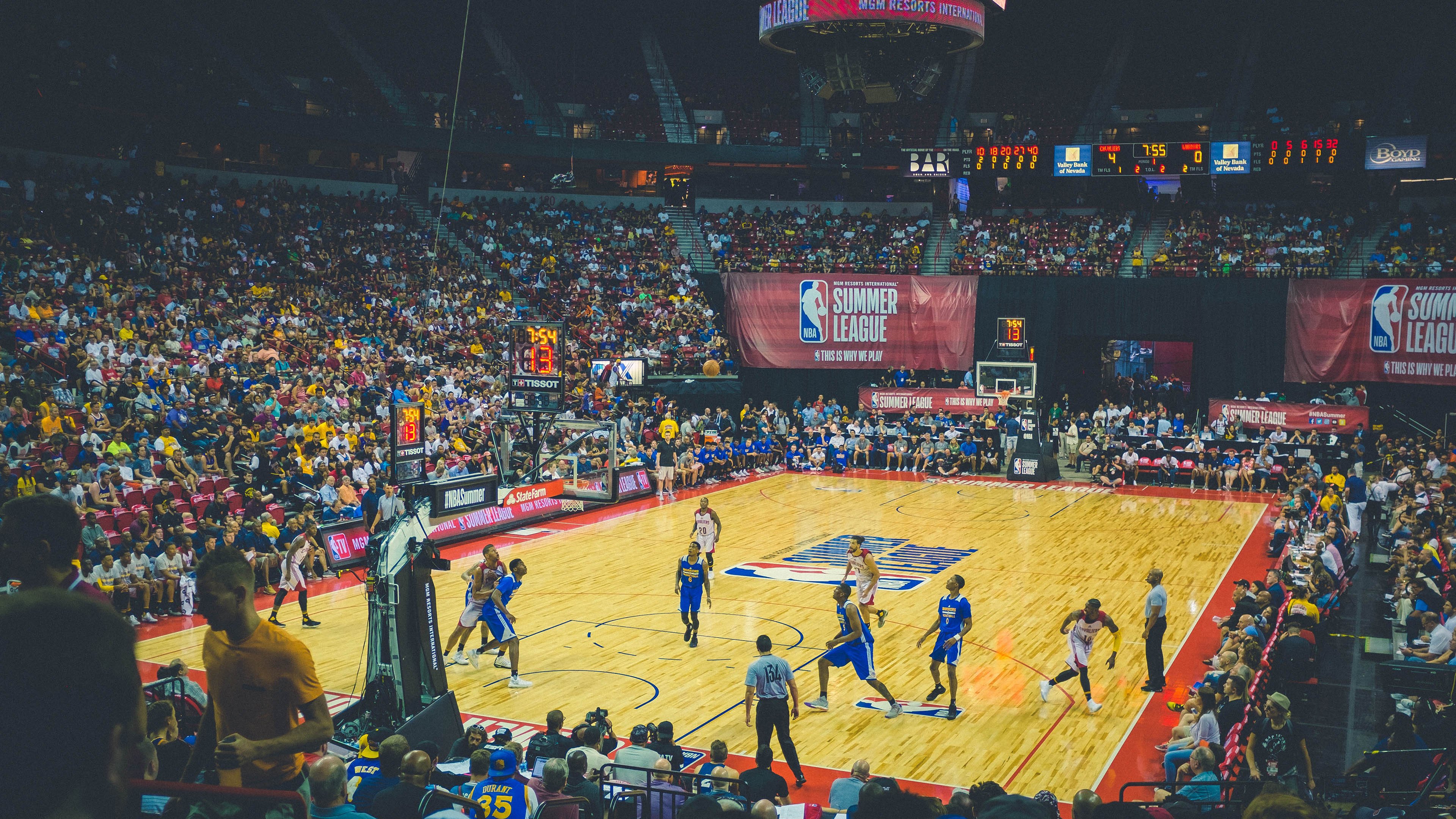 女子联赛尝试引入混合采访区增加媒体互动机会