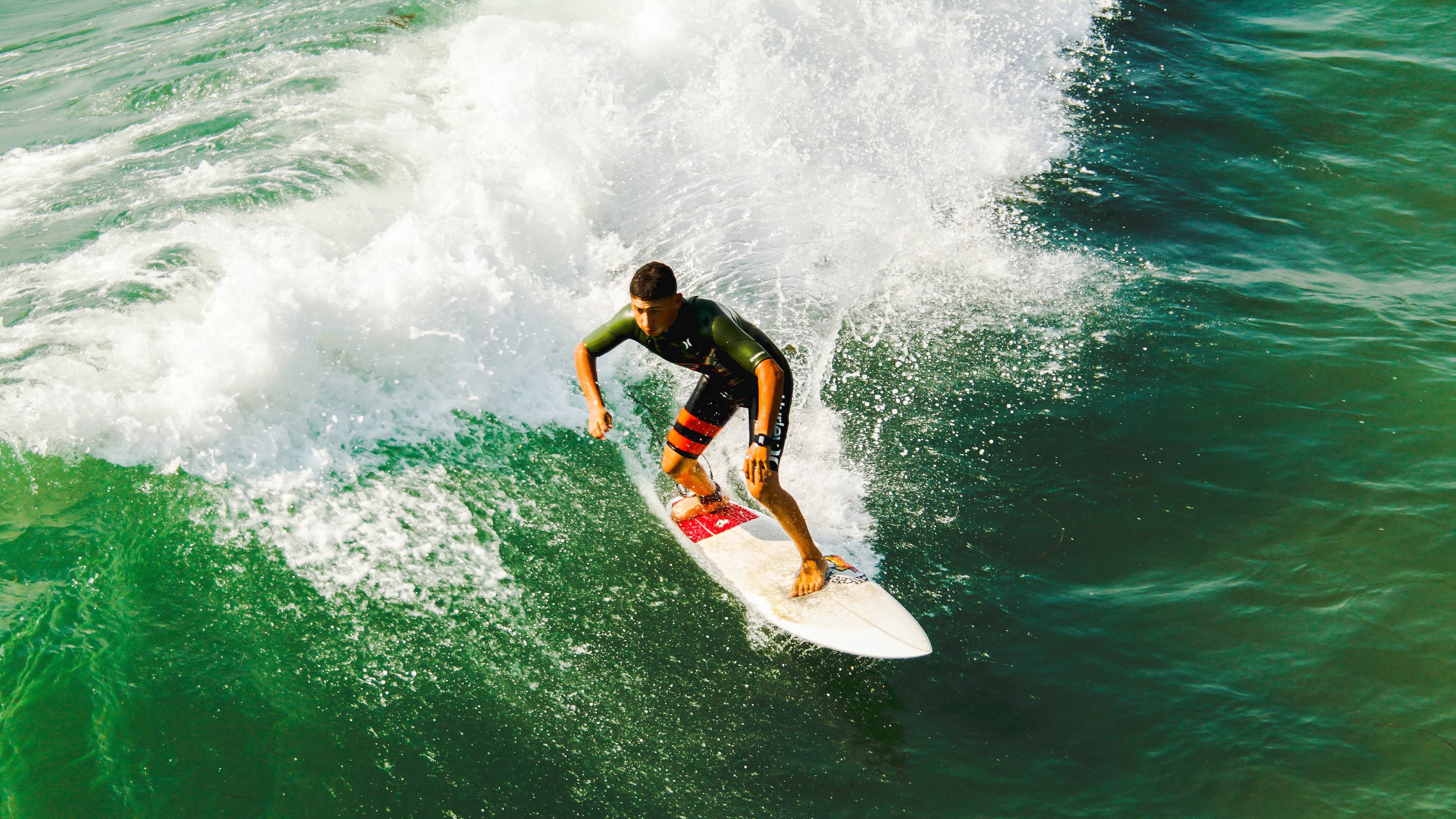 篮球夏令营开放报名日现场火爆吸引众多青少年报名体验，篮球夏令营课程