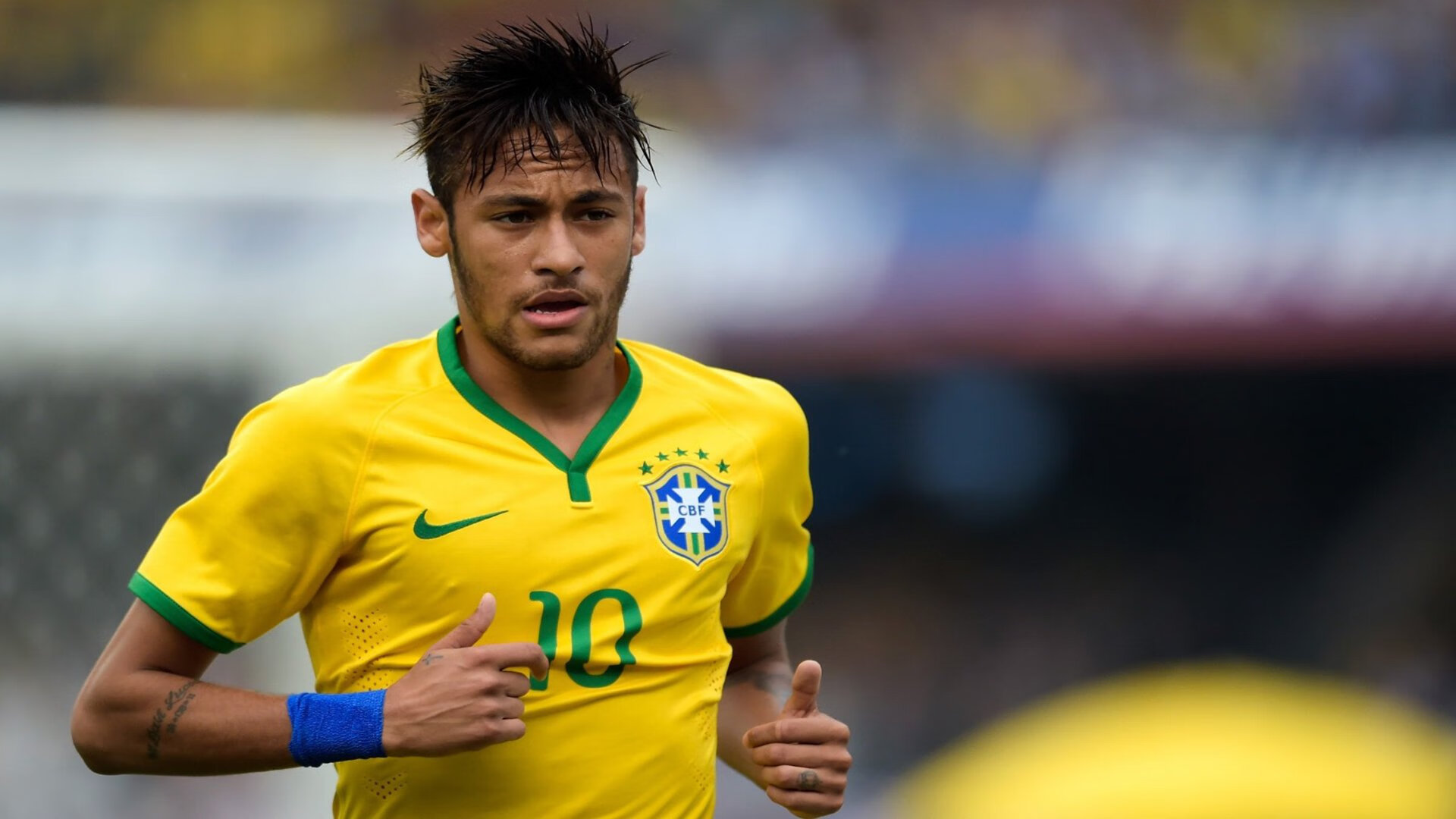 曼城与巴黎展开激烈竞争，福登与哈兰德继续表现出色，曼城 弗登